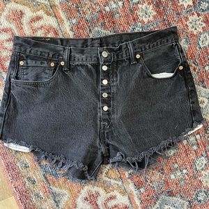 LEVI’S 501 EXPOSED BUTTON FLY BLACK DENIM SHORTS